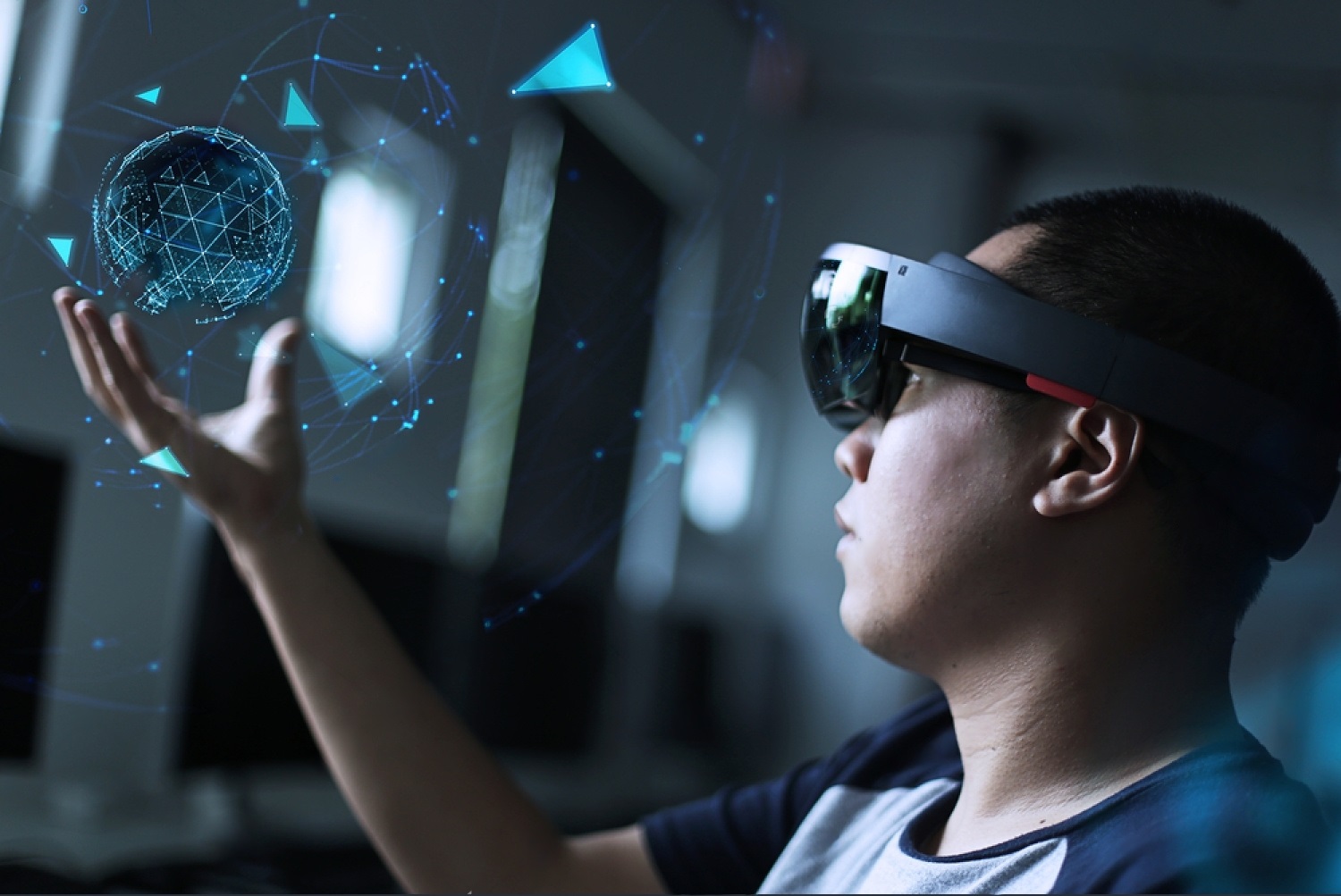 Step into the Unknown: Discovering New Dimensions with Virtual and Augmented Reality