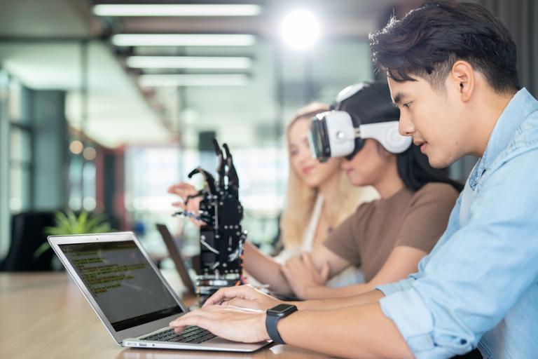 Insider’s Guide: How to Launch Your Tech Career in the US
