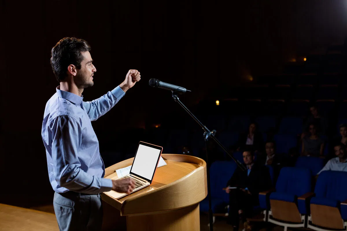 Mastering the Art of Public Speaking with a Public Speaking Coach