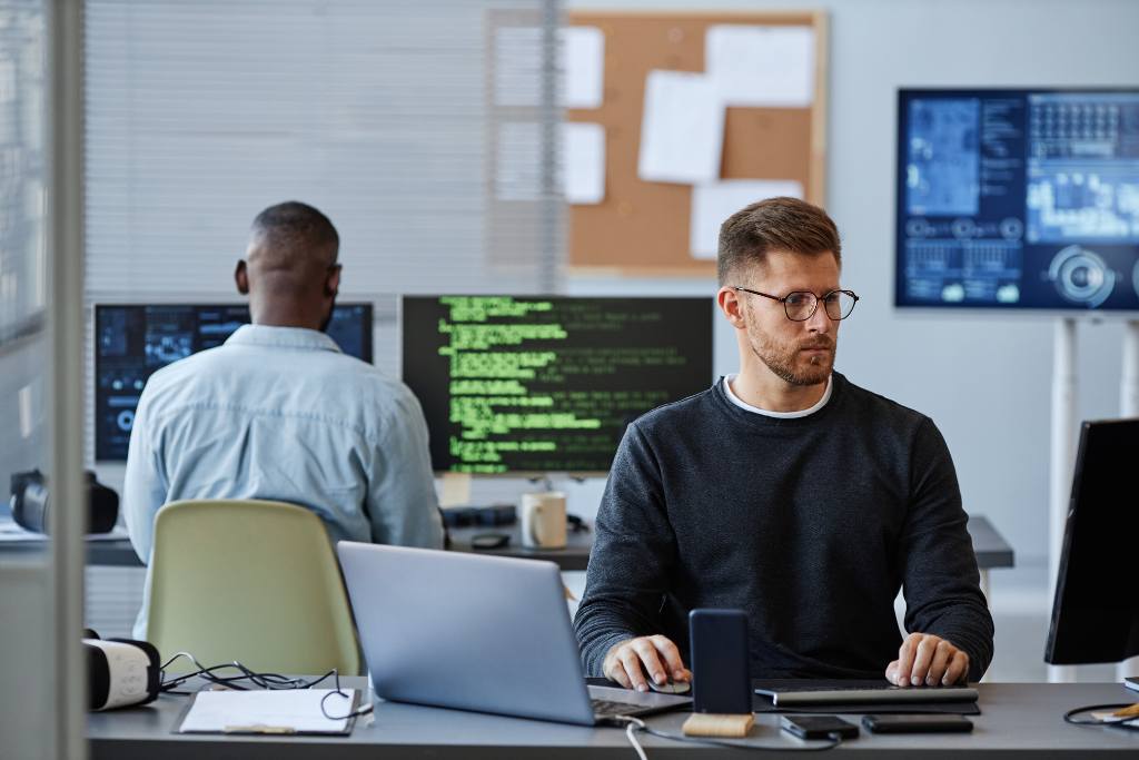 The Ultimate Guide to Managed IT Services Benefits, Cost Savings, and Key Features