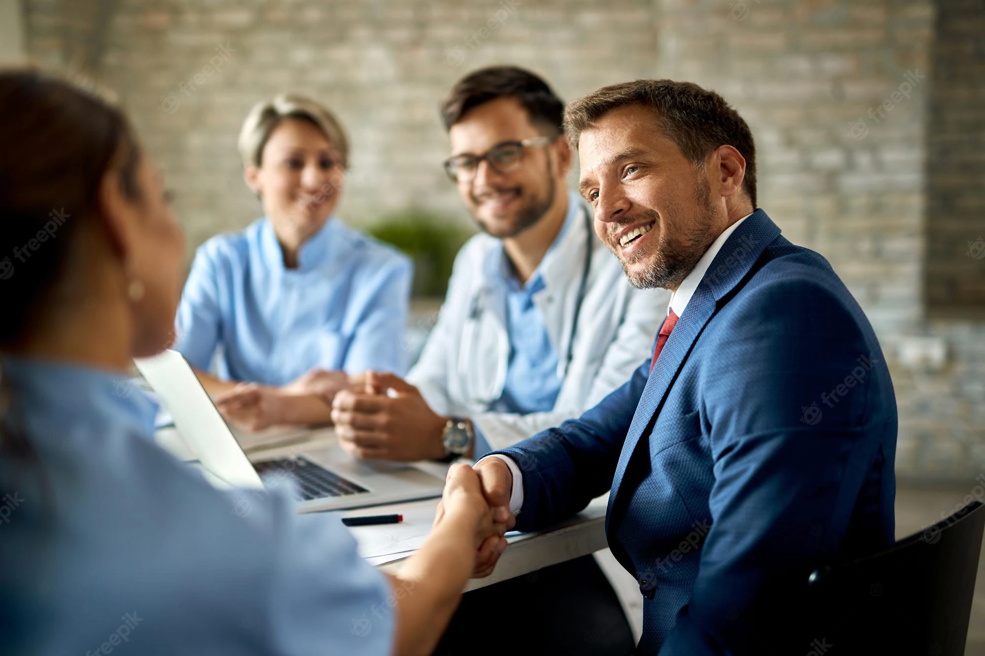 Remote High Ticket Closer How to Close Big Deals from Anywhere in the World